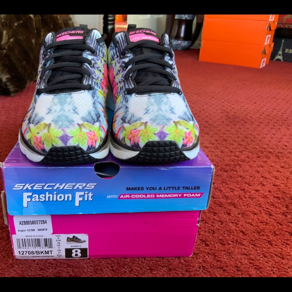 SKECHERS TROPICAL 🌴👟🌴🌹PRINT LTD EDITION 8 🌴🌹
